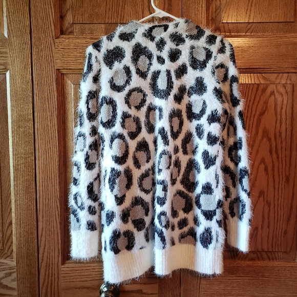 Leopard Printed Love Ellie Feather Yarn Cardigan - Picture 3 of 7